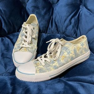 Floral print women’s 12 sneakers by Airwalk
